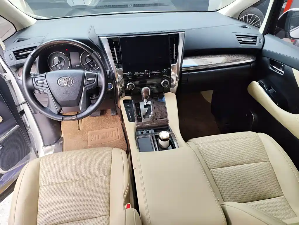 Toyota Alphard 2023 — фото 9