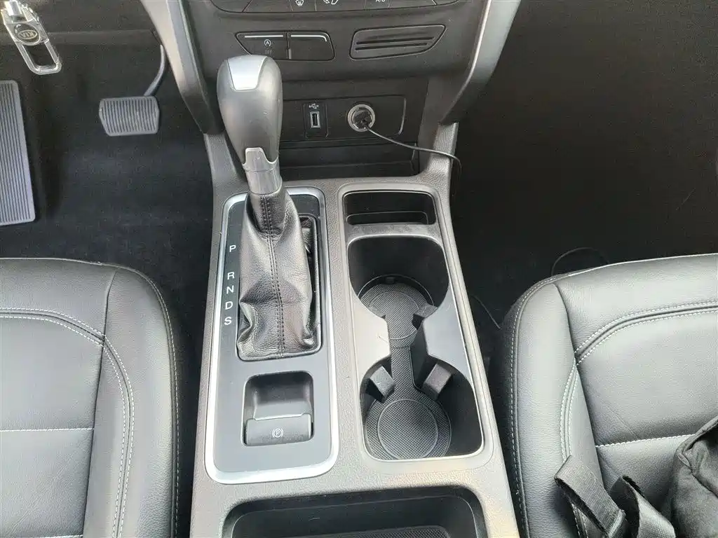 Ford Kuga 2016 — фото 14