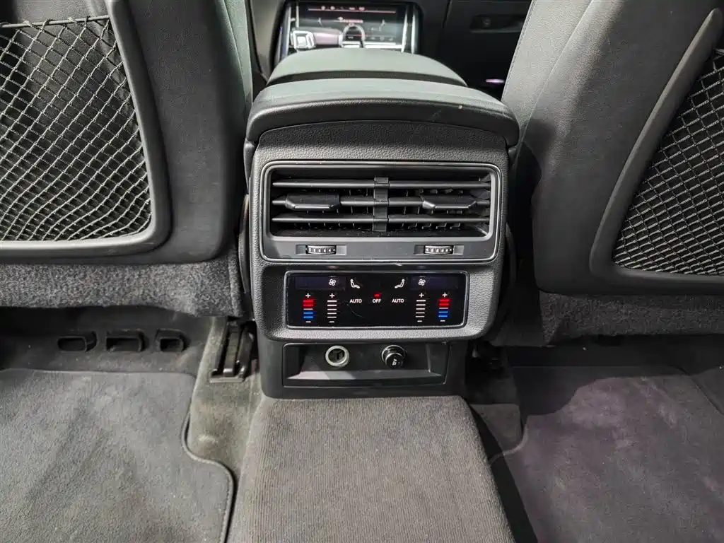 Audi Q7 2023 — фото 12