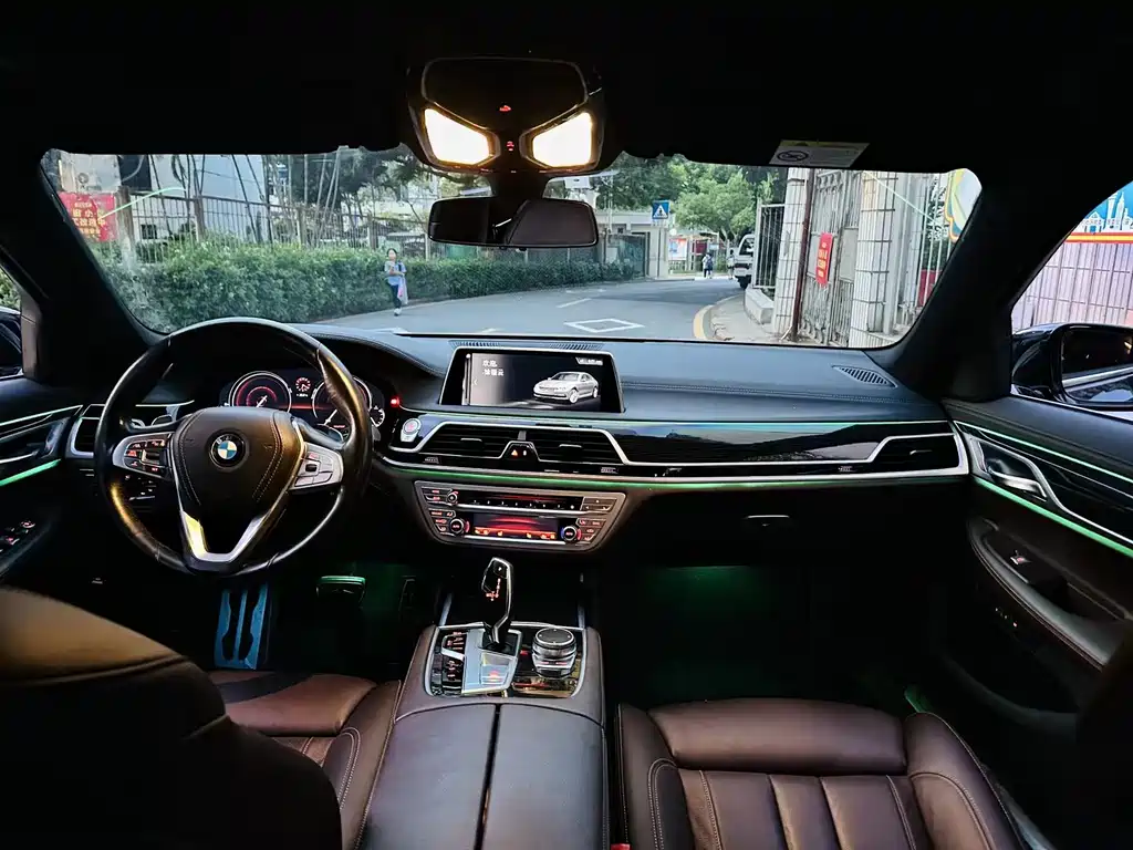 BMW 7 Series 2018 — фото 8
