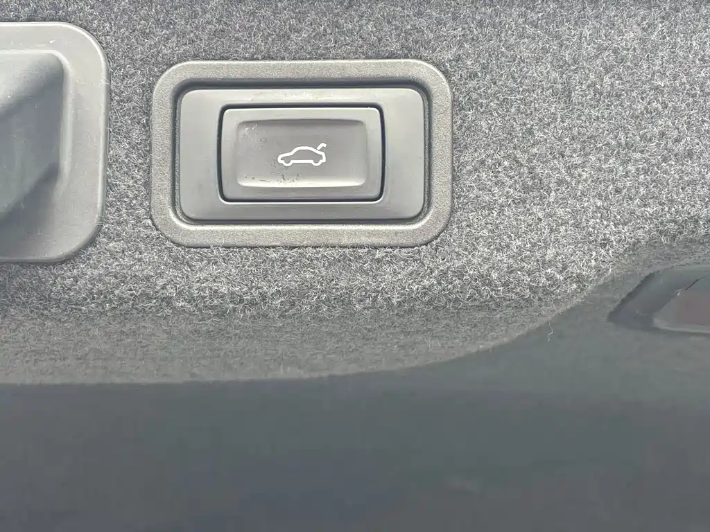 Audi A8 2014 — фото 20