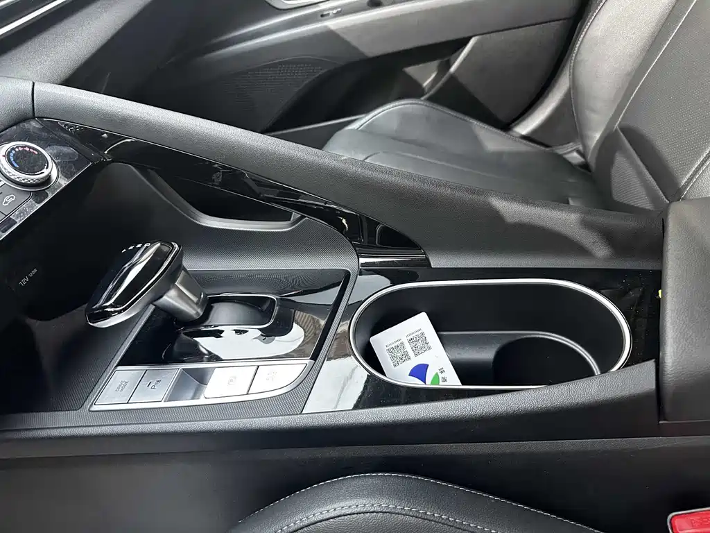 Hyundai Elantra 2023 — фото 23