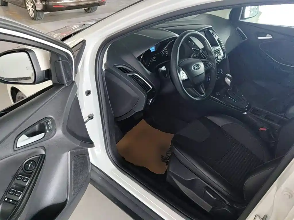 Ford Focus 2017 — фото 16