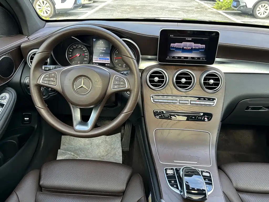 Mercedes-Benz GLC 2017 — фото 13