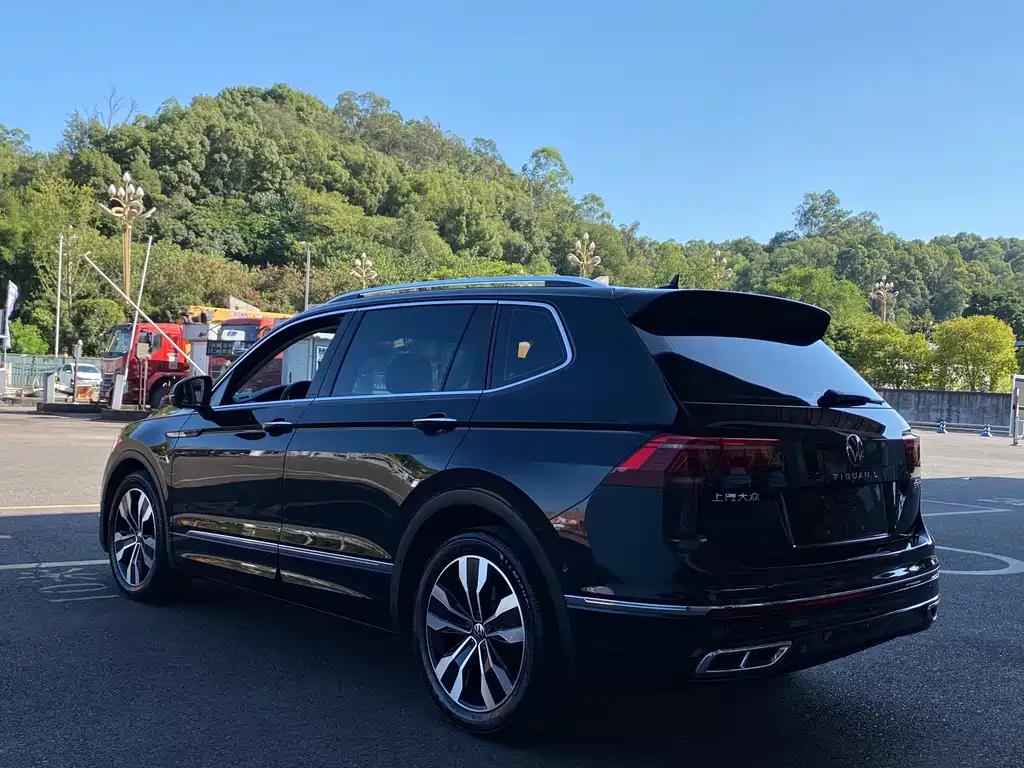 Volkswagen Tiguan L 2022 — фото 9