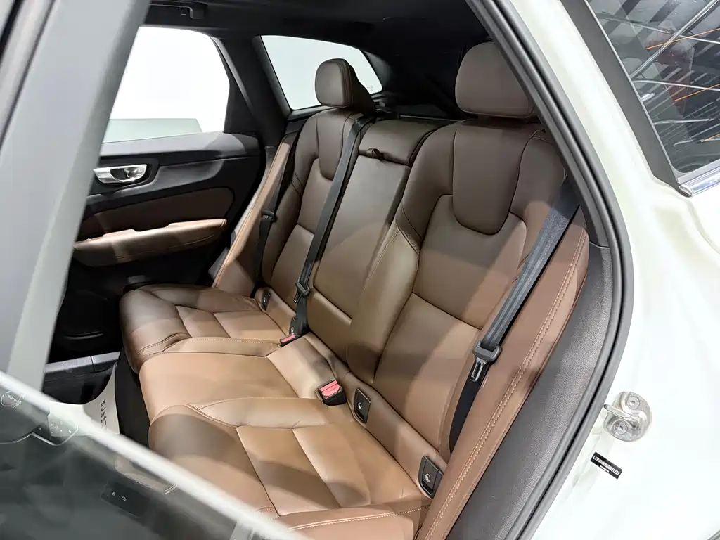 Volvo XC60 PHEV 2024 — фото 10