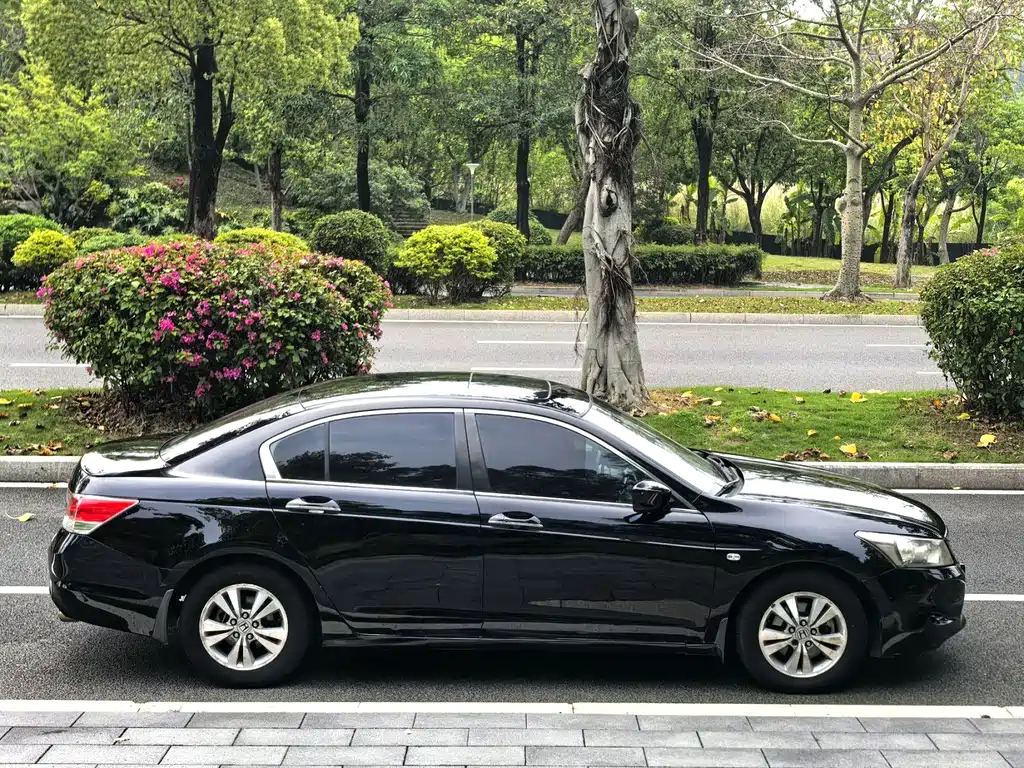 Honda Accord 2010 — фото 11