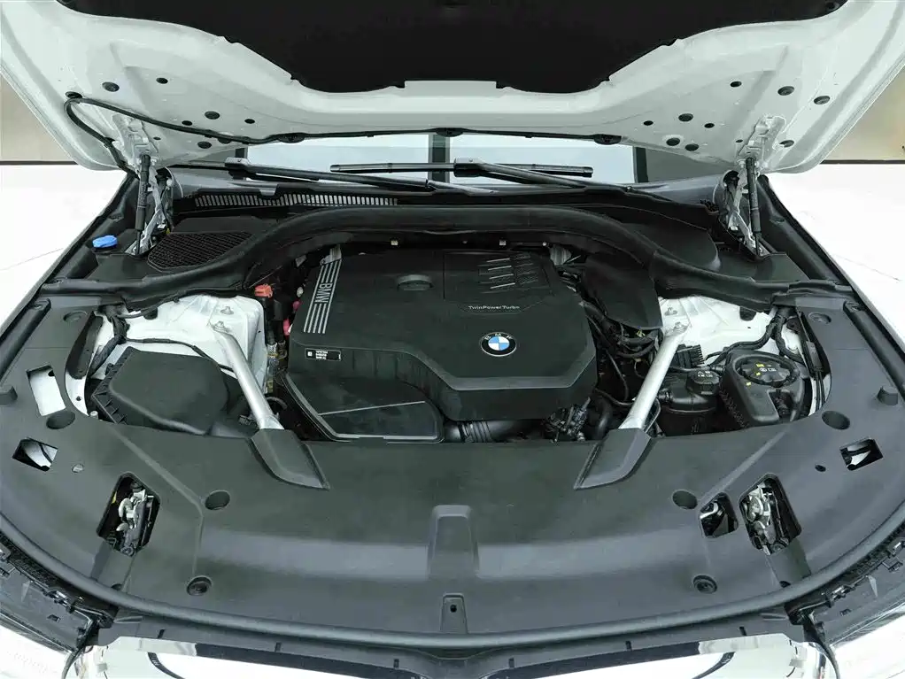 BMW 6 Series GT 2025 — фото 19