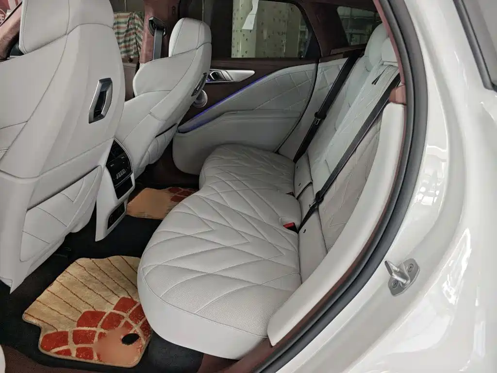 BMW XM 2025 — фото 15