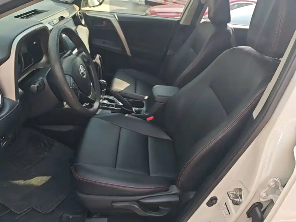 Toyota RAV4 2016 — фото 15