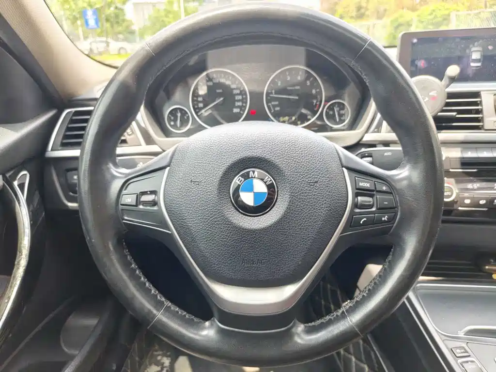 BMW 3 Series 2019 — фото 9