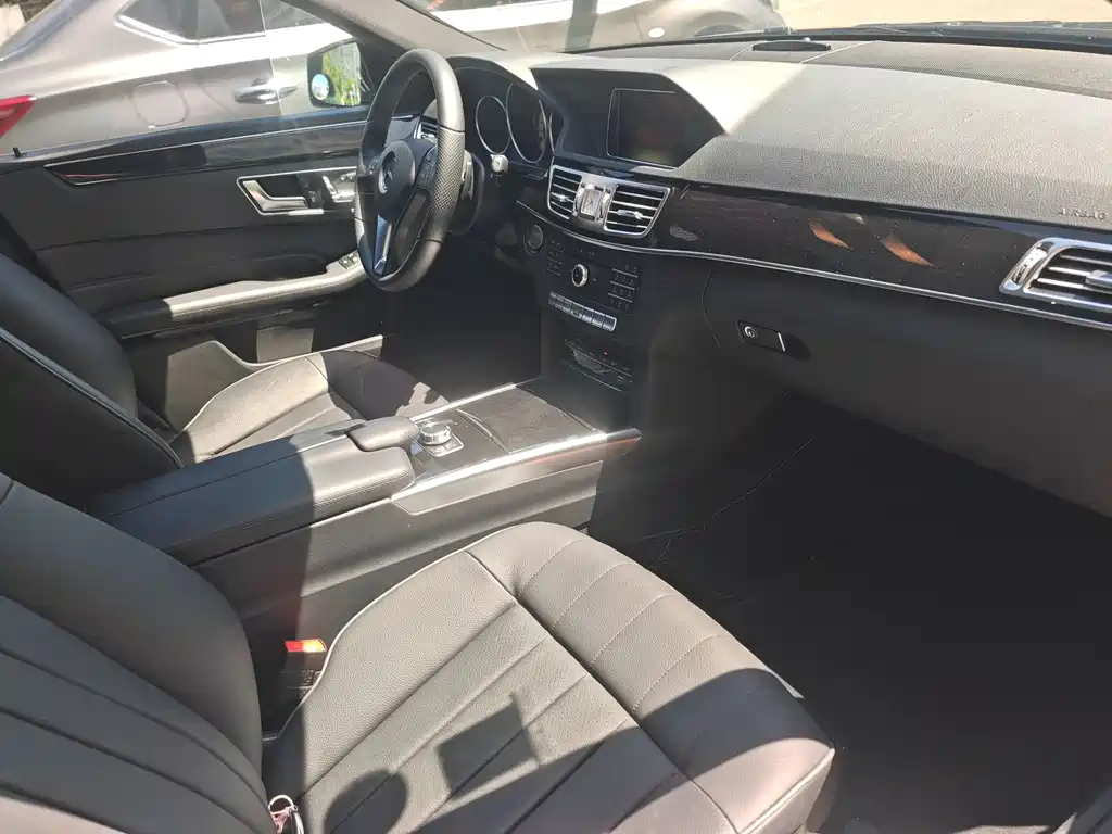Mercedes-Benz E-Class 2016 — фото 23