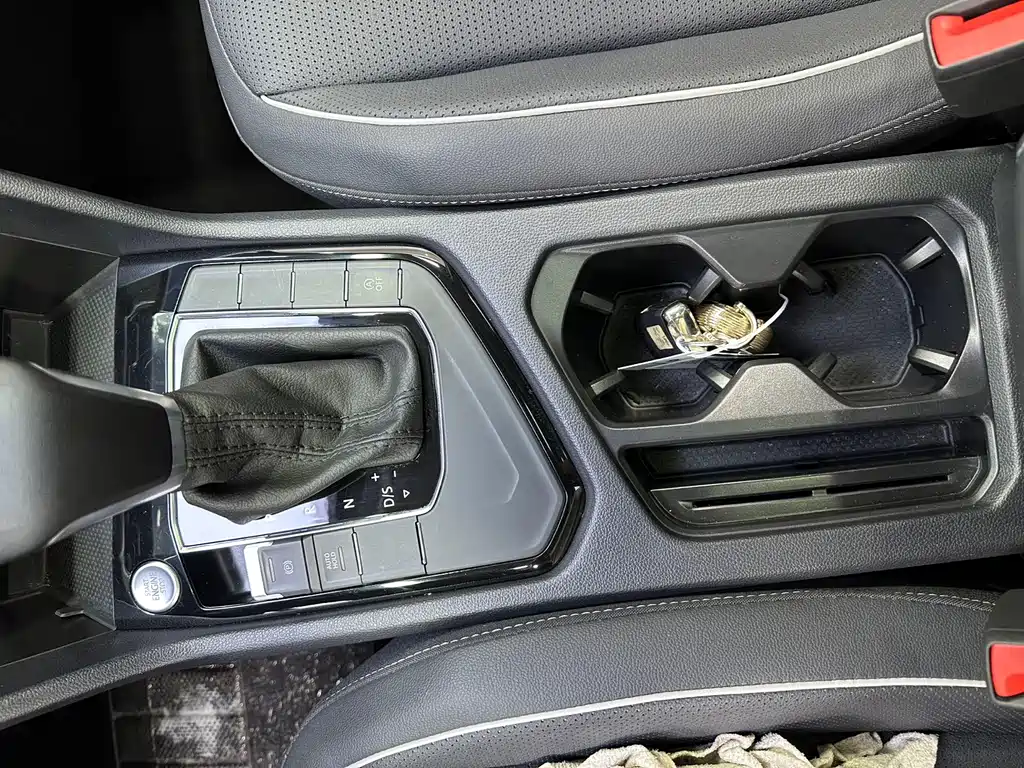 Volkswagen Tiguan L 2023 — фото 14