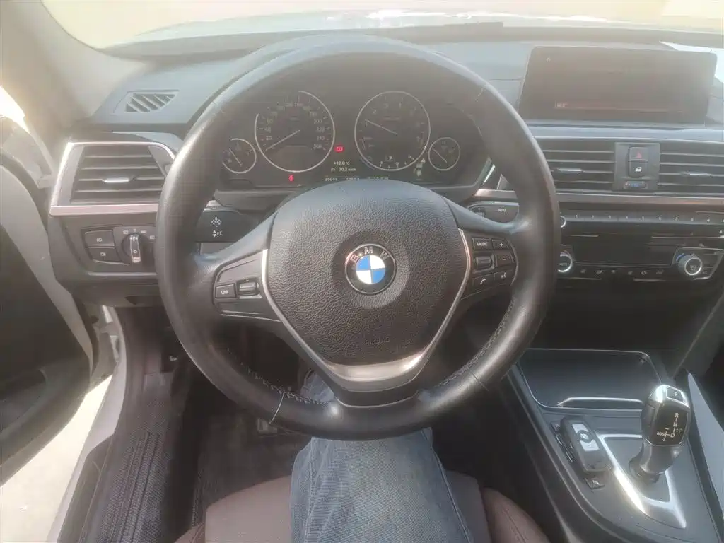 BMW 3 Series 2019 — фото 11