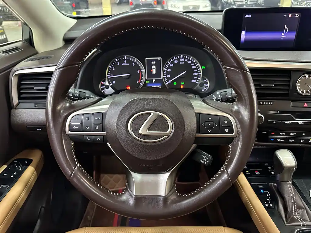 Lexus RX 2018 — фото 10