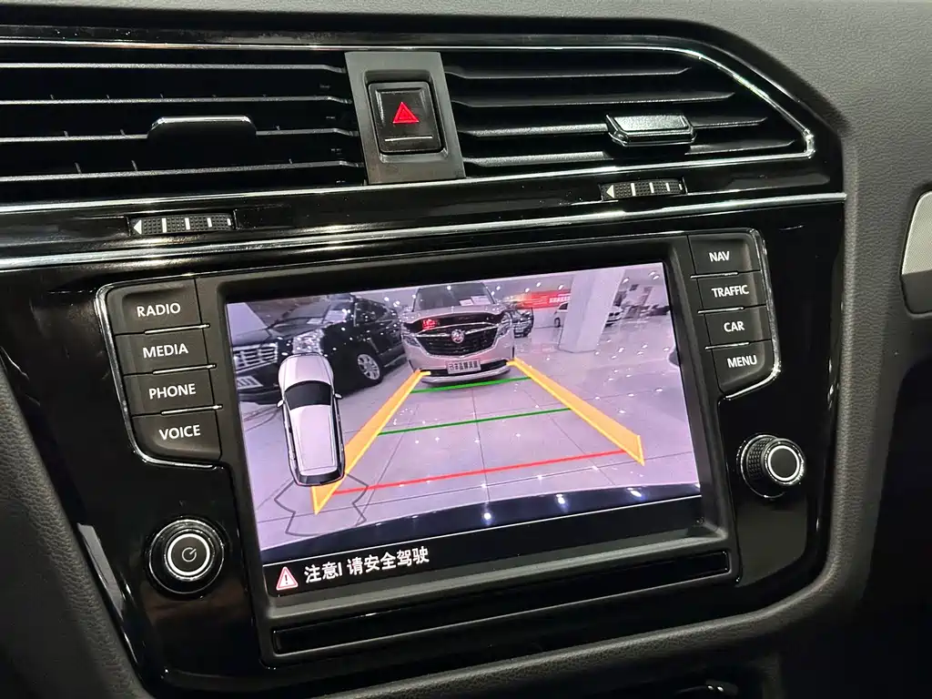 Volkswagen Tiguan L 2018 — фото 23