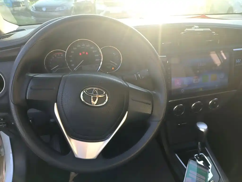 Toyota Corolla 2017 — фото 11