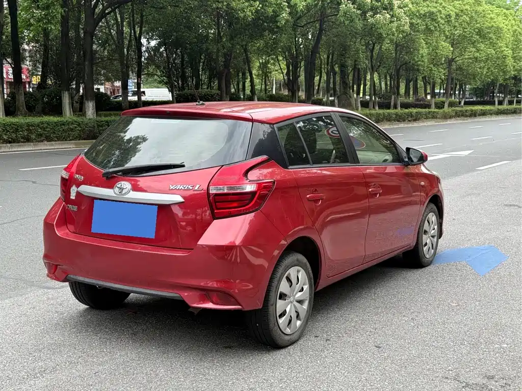 Toyota Yaris L 2017 — фото 6
