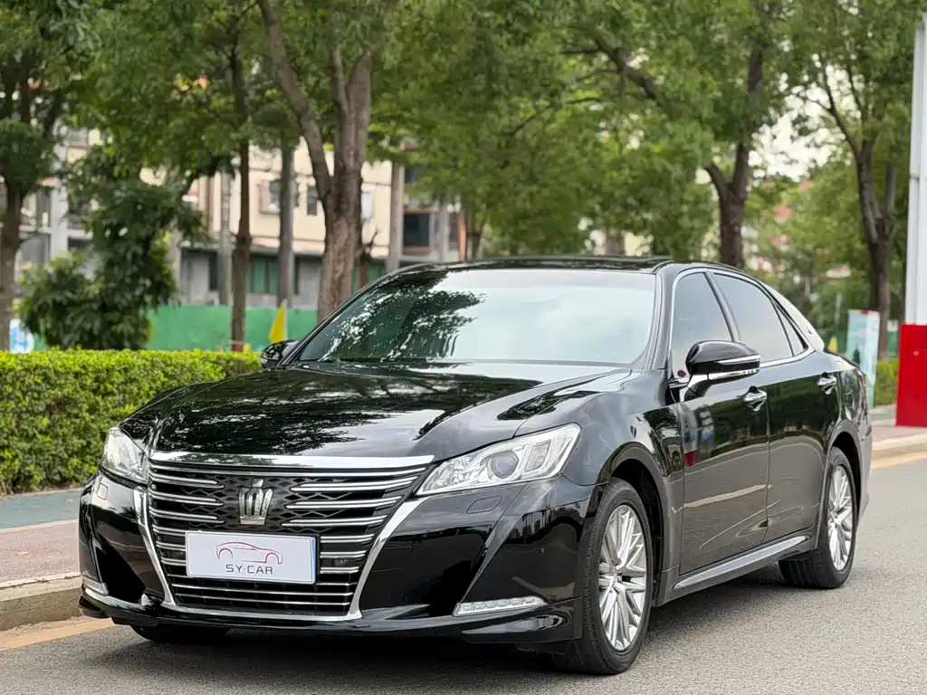 Toyota Crown 2017 — фото 1