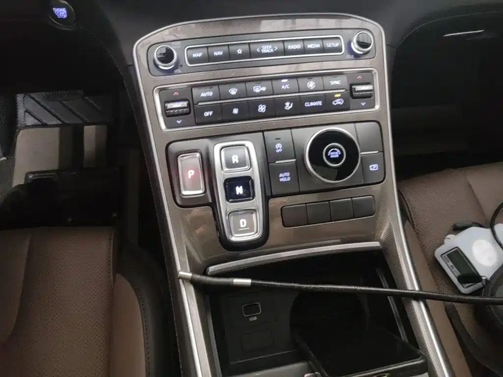 Hyundai Santa Fe 2023 — фото 14