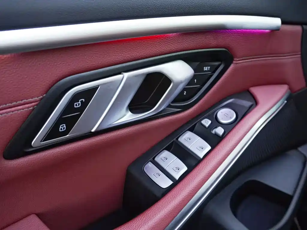 BMW 3 Series 2025 — фото 18