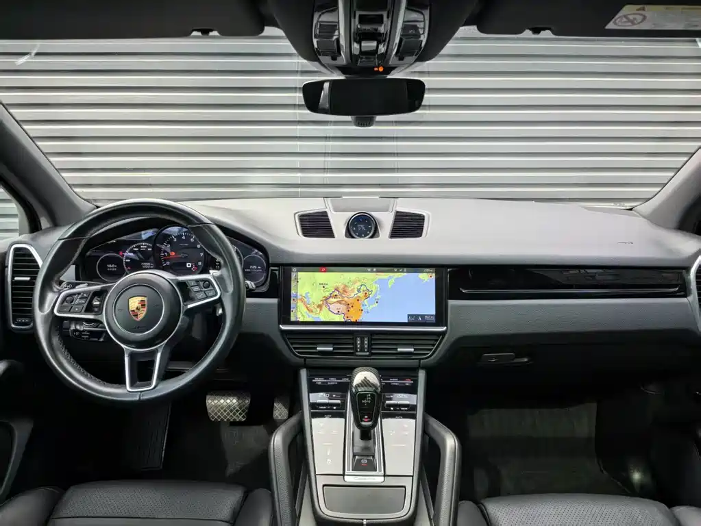 Porsche Cayenne 2018 — фото 9