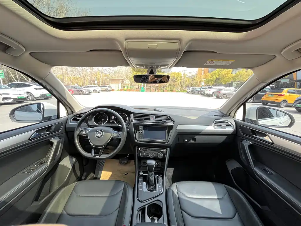 Volkswagen Tiguan L 2018 — фото 11