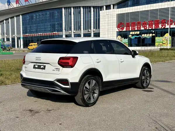 Audi Q2L 2023