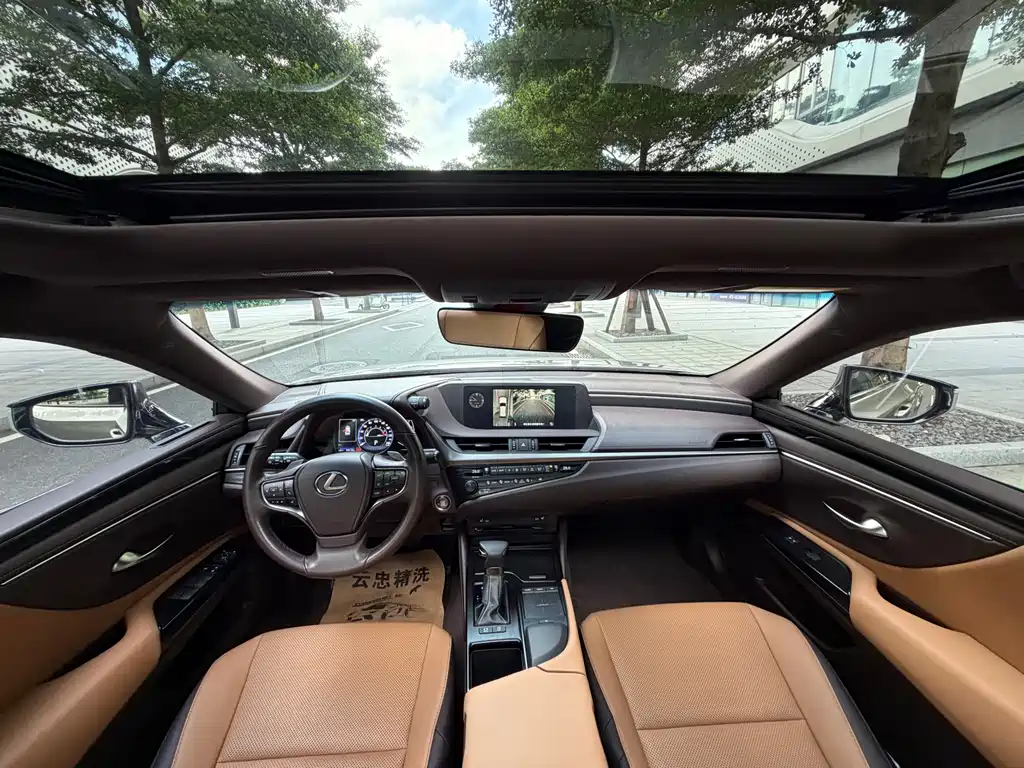 Lexus ES 2020