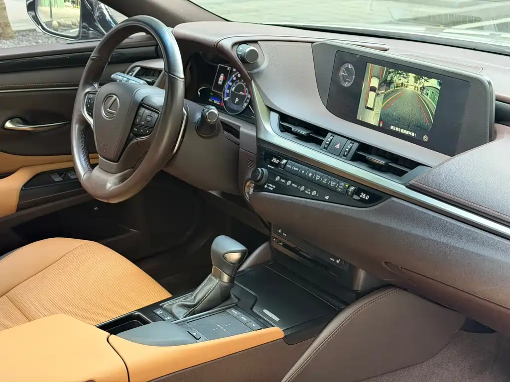 Lexus ES 2020 — фото 12