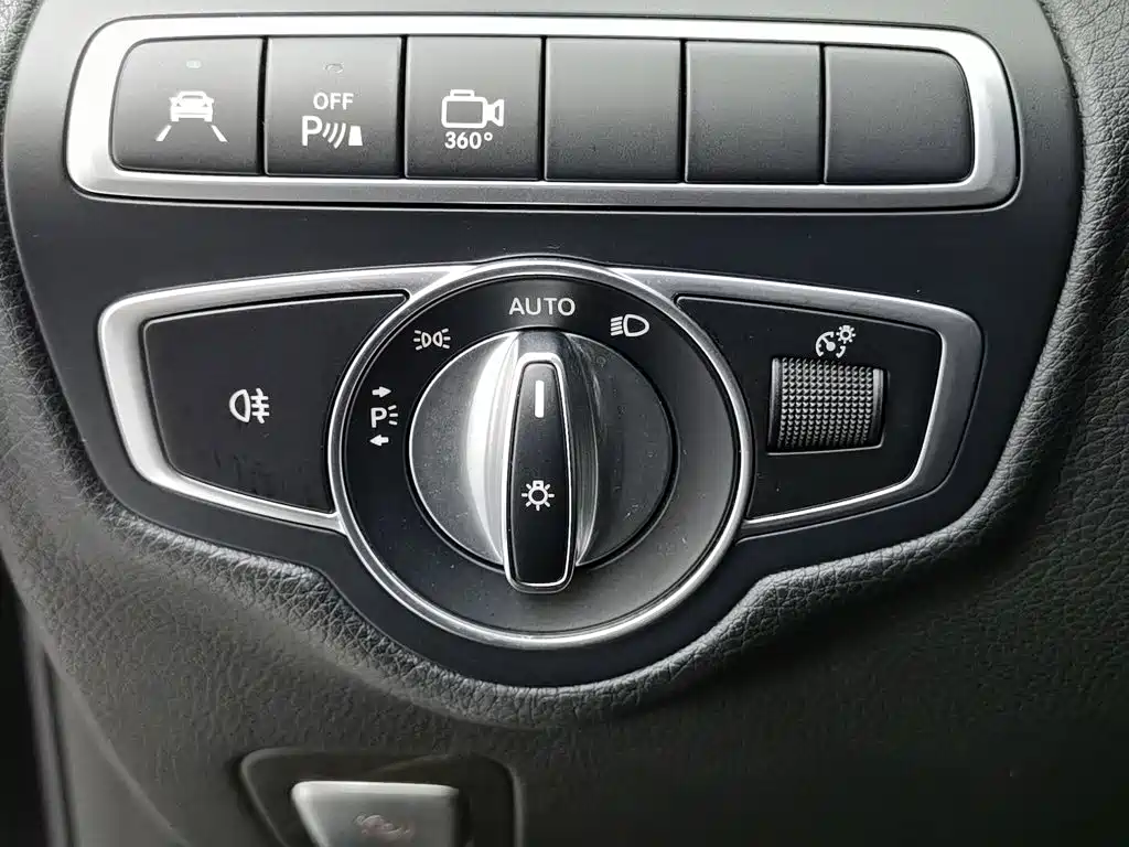 Mercedes-Benz GLC 2018 — фото 21