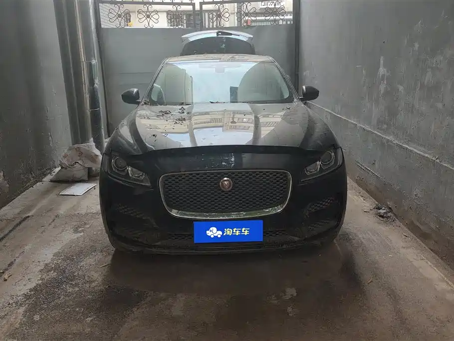 Jaguar F-PACE 2016