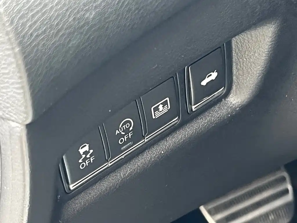Infiniti Q50L 2017 — фото 24