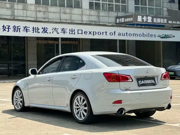 Lexus IS 2010