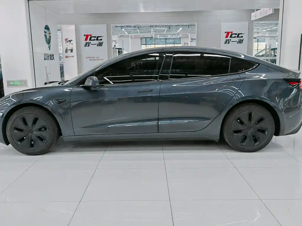Tesla Model 3 2025 — фото 4