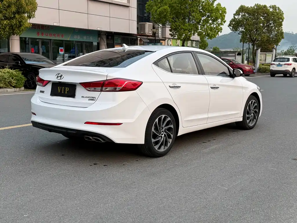 Hyundai Elantra 2020 — фото 11