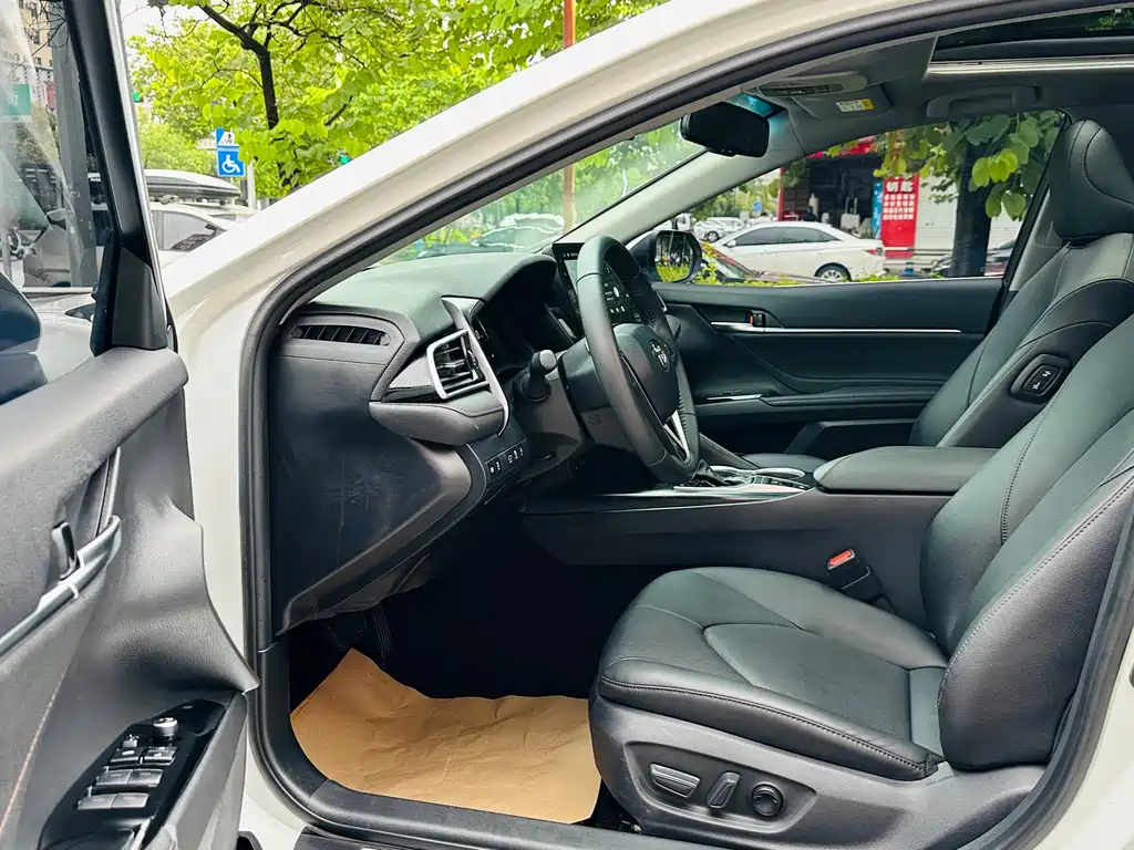 Toyota Camry 2022 — фото 14