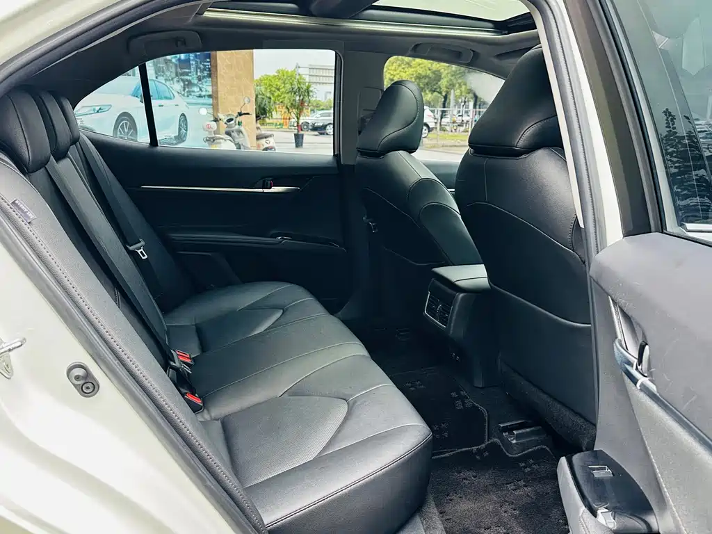 Toyota Camry 2022 — фото 16