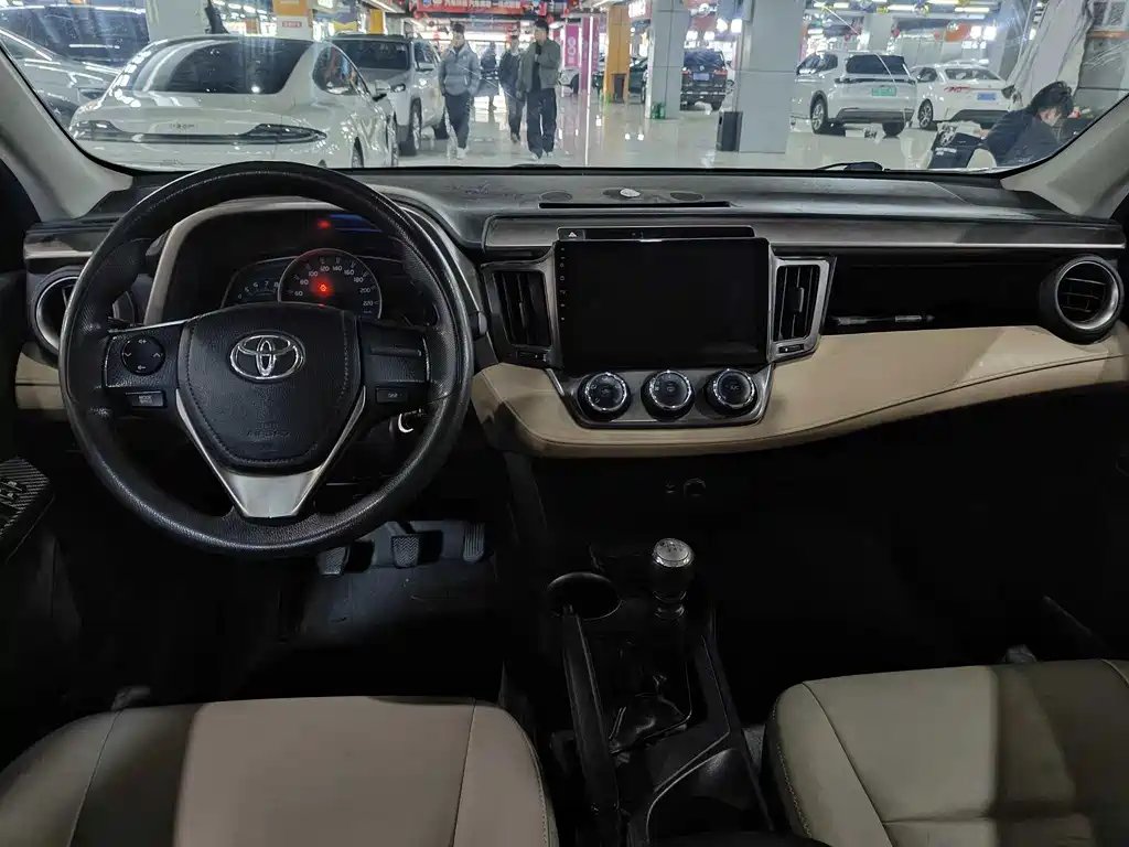 Toyota RAV4 2015 — фото 3
