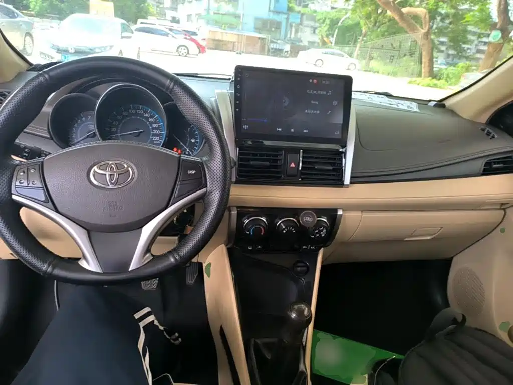 Toyota Vios 2015 — фото 10