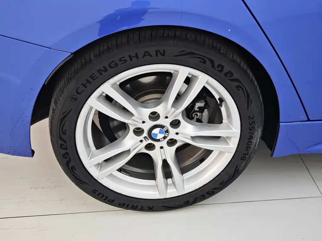 BMW 3 Series 2018 — фото 21