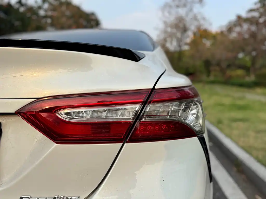 Toyota Camry 2019 — фото 10