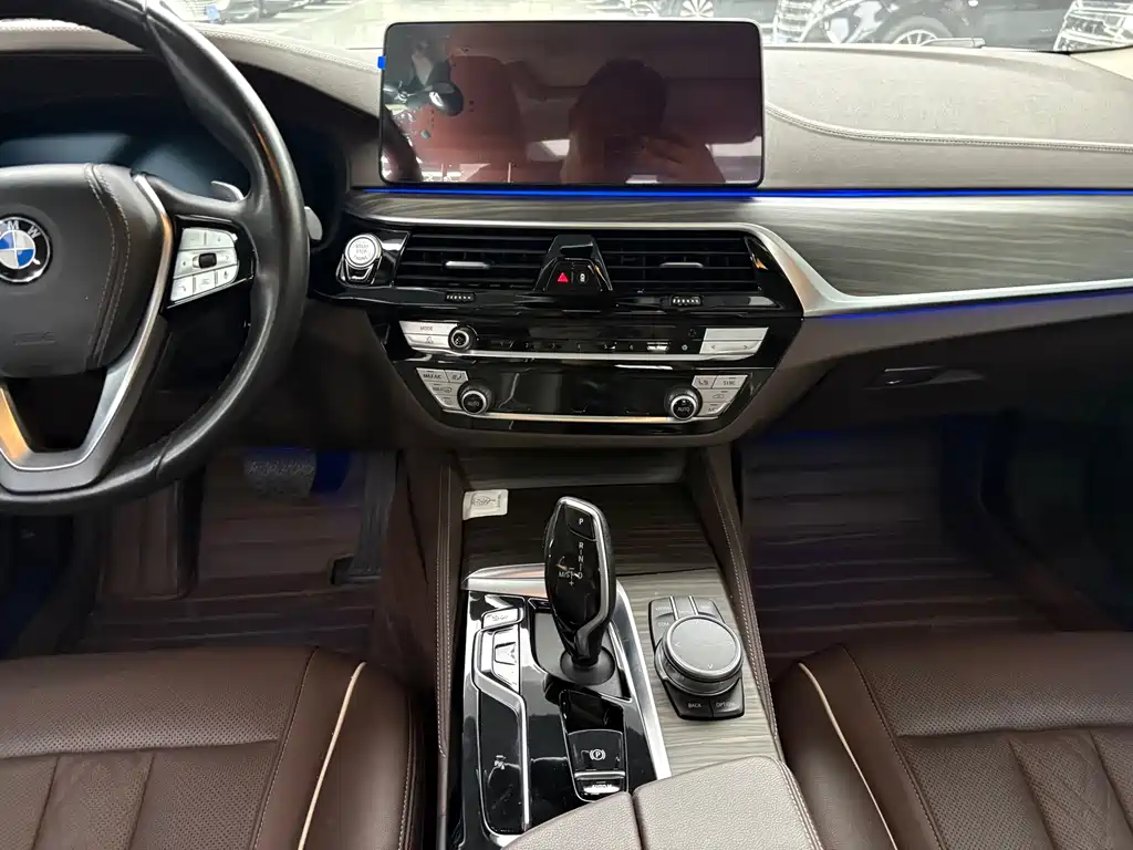 BMW 5 Series 2020 — фото 9
