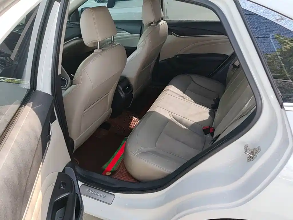 Buick Excelle 2015 — фото 17