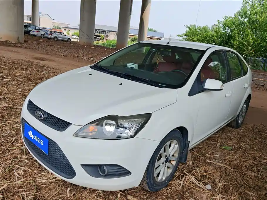 Ford Focus 2014 — фото 1