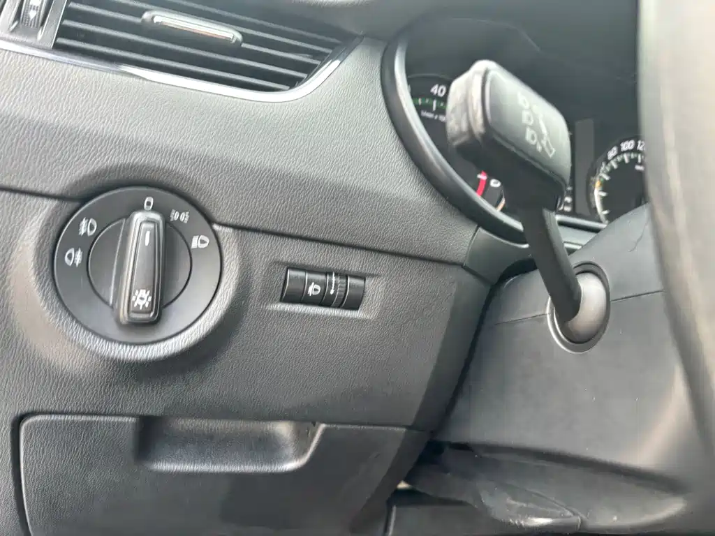 Skoda Octavia 2018 — фото 10