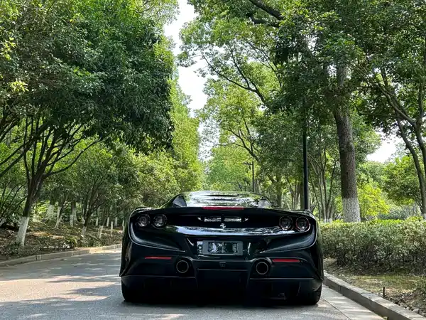 Ferrari F8 2022