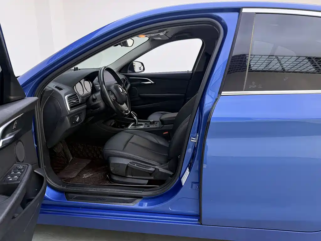 BMW 1 Series 2020 — фото 12