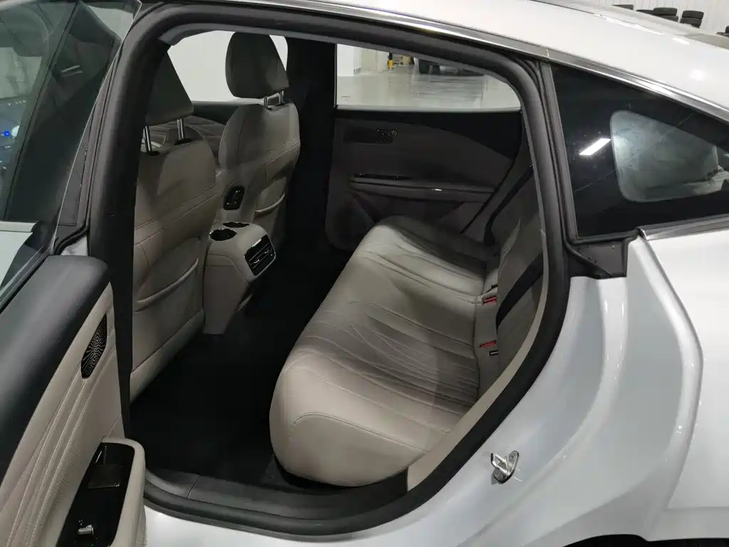 Geely Galaxy Starshine 8 2025 — фото 15