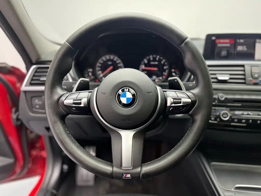 BMW 3 Series 2018 — фото 6